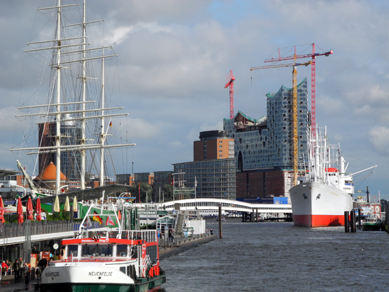 Besuchermagneten wie der Hamburger Hafen sorgen für Übernachtungsrekord