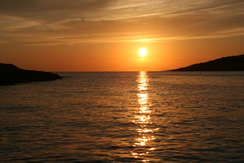 Sonnenuntergang auf der Insel Korčula in der Adria