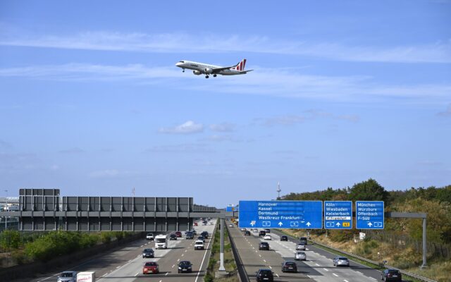 Mit dem Auto zum Flughafen Frankfurt: Was Reisende vor dem Abflug wissen sollten