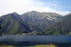 Blick von Pur am Ledrosee auf den Cima Pari